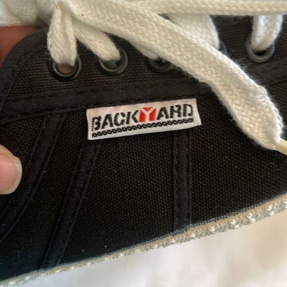 BACKYARD FOOTWEAR BLACK AND WHITE SNEAKERS.  NEW IN BOX - Picture 6 of 8